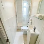 Flat 6 In Acton