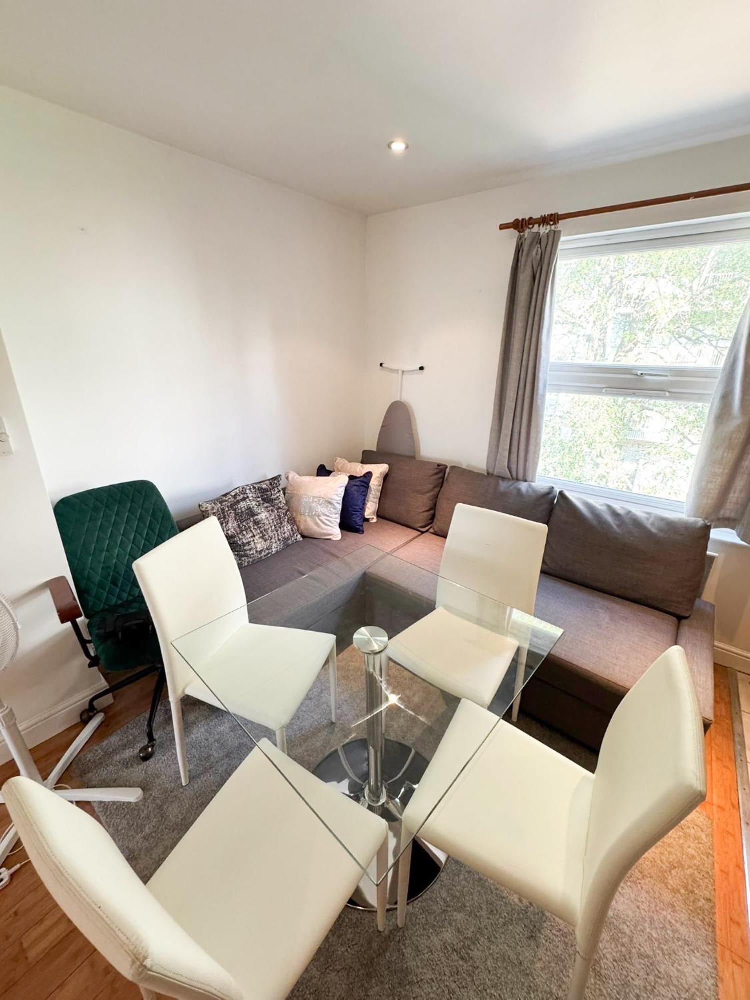 Flat 6 In Acton Apartment